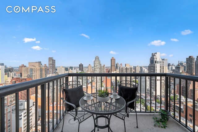 171 E 84th St Unit 31C, New York City, NY 10028 - balcony with a view of skyline