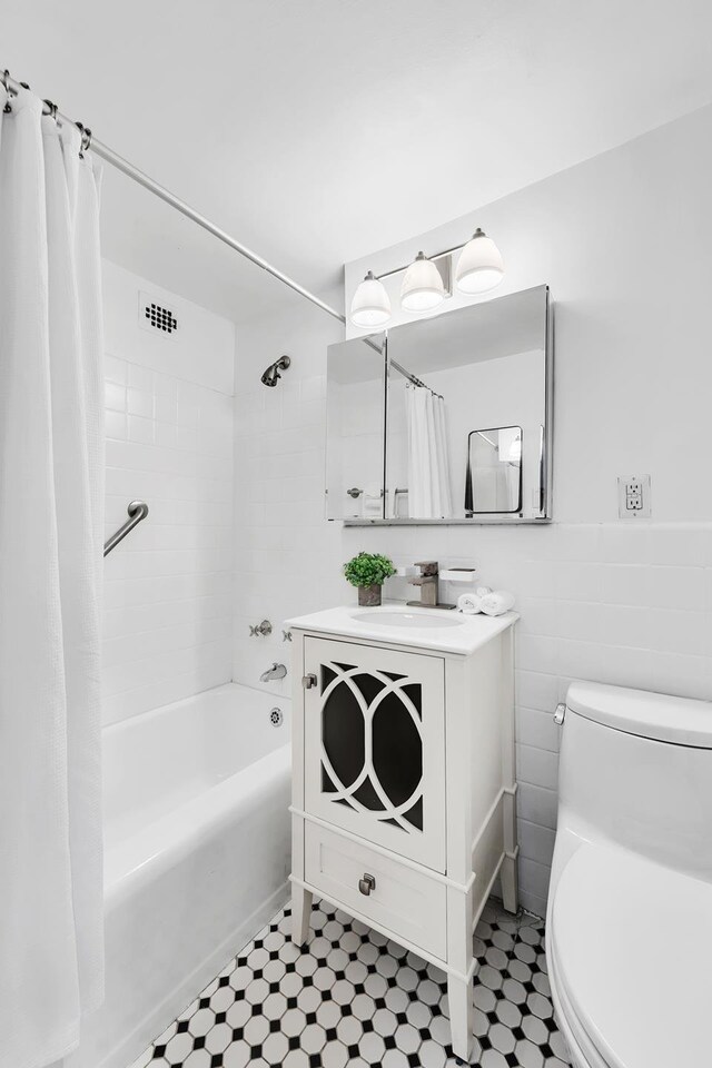 305 E 72nd St Unit 6Is, New York City, NY 10021 - bathroom featuring shower / bath combo with shower curtain and vanity