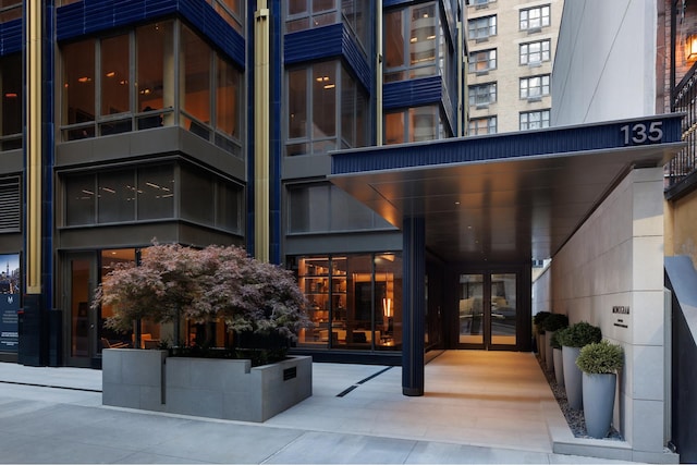 135 E 47th St Unit 17D, New York City, NY 10017 - view of building exterior