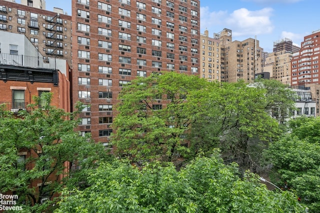 317 E 73rd St Unit 5Fe, New York City, NY 10021 - view of building exterior