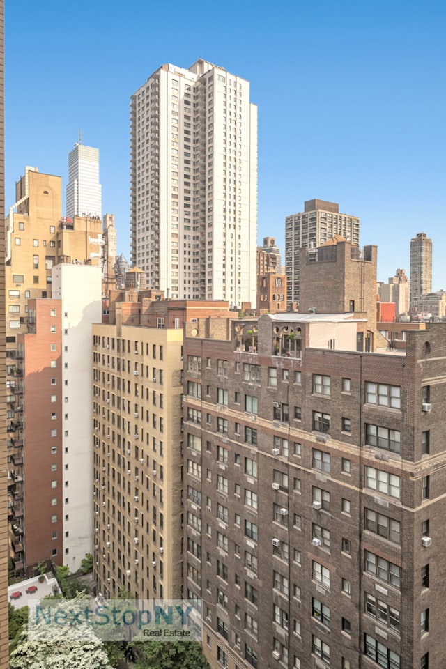 345 E 56th St Unit 20A, New York City, NY 10022 - skyline view