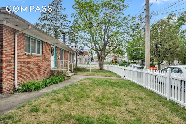 2 Livingston Ct, New York City, NY 10310 - view of yard
