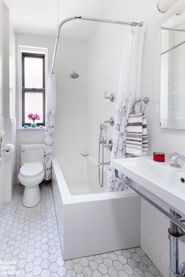 300 W 72nd St Unit 6E, New York City, NY 10023 - full bathroom with tile walls, toilet, and shower / bath combination with curtain