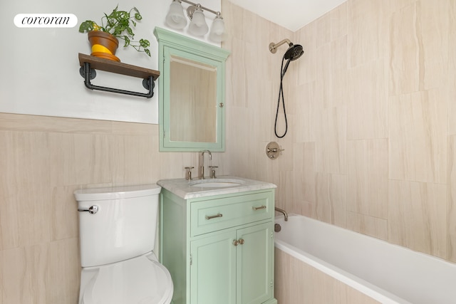 625 Main St Unit 643, New York City, NY 10044 - bathroom with vanity and tiled shower / bath