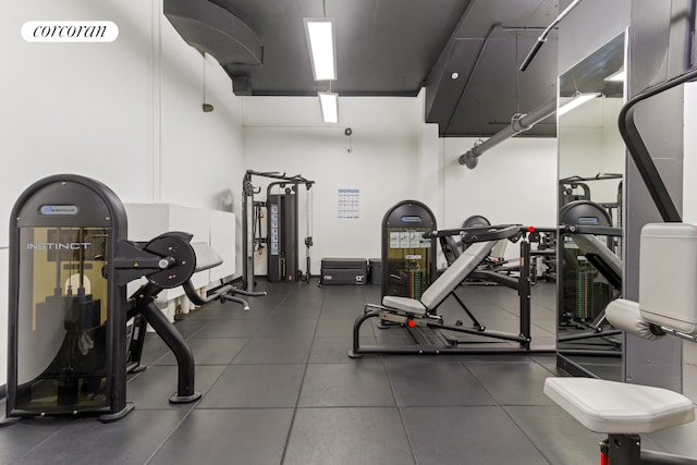 625 Main St Unit 643, New York City, NY 10044 - workout area featuring a towering ceiling