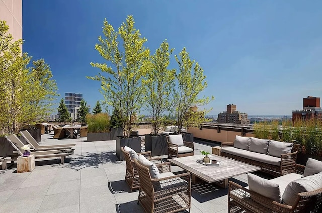 389 E 89th St Unit 27A, New York City, NY 10128 - view of patio with an outdoor hangout area