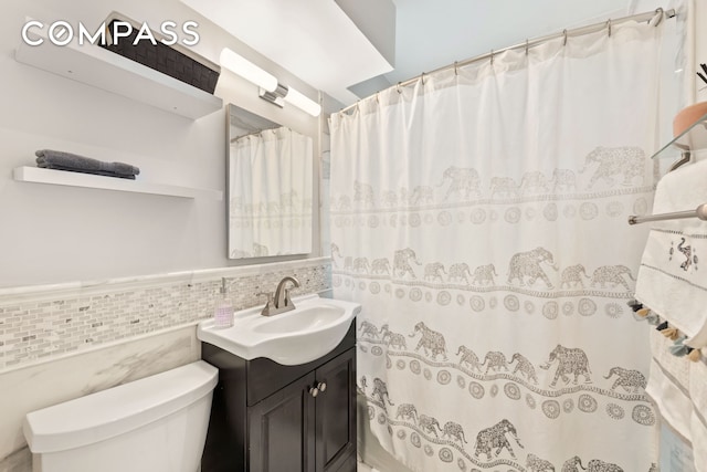 5730 Mosholu Ave Unit 4Ff, New York City, NY 10471 - full bathroom featuring vanity, toilet, tile walls, wainscoting, and a shower with curtain