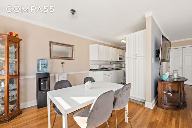 5730 Mosholu Ave Unit 4Ff, New York City, NY 10471 - dining area with crown molding, baseboards, and light wood-style floors