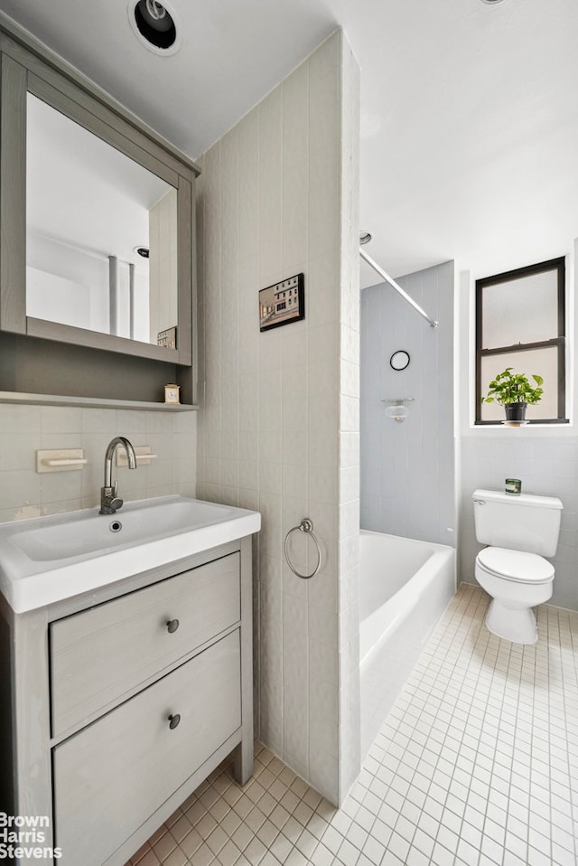 155 E 91st St Unit 5C, New York City, NY 10128 - full bath featuring tile walls, tile patterned floors, vanity, and shower / tub combination