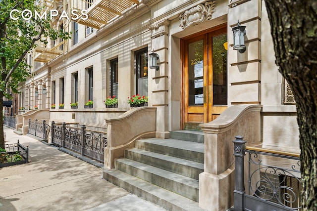 223 W 21st St Unit 1M, New York City, NY 10011 - entrance to property