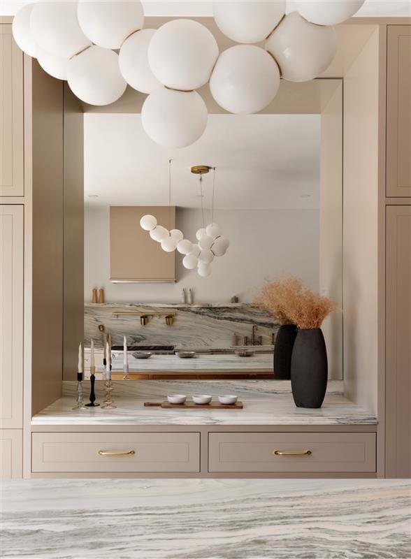 384 Hancock St, New York City, NY 11216 - bar area featuring pendant lighting