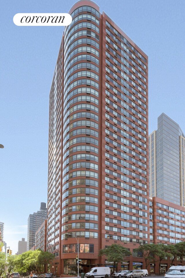 200 E 94th St Unit 405, New York City, NY 10128 - view of property featuring a city view