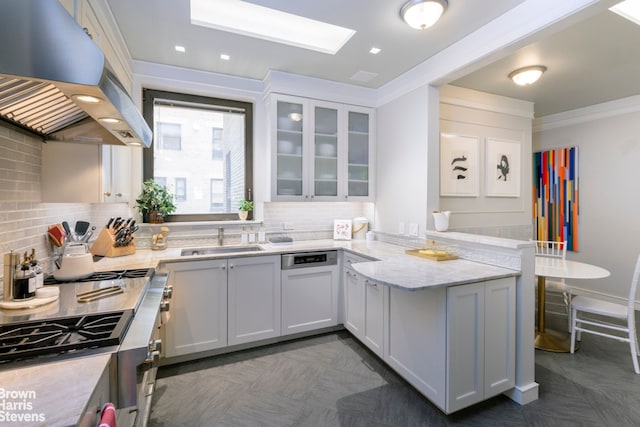 1220 Park Ave Unit 9A, New York City, NY 10128 - kitchen featuring extractor fan, a peninsula, tasteful backsplash, crown molding, and glass insert cabinets