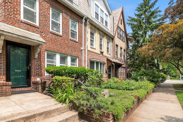 100-15 Ascan Ave, New York City, NY 11375 - view of property