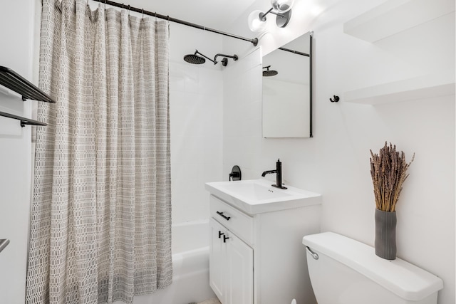 708 Washington St Unit 5B, New York City, NY 10014 - full bathroom featuring shower / bathtub combination with curtain and vanity
