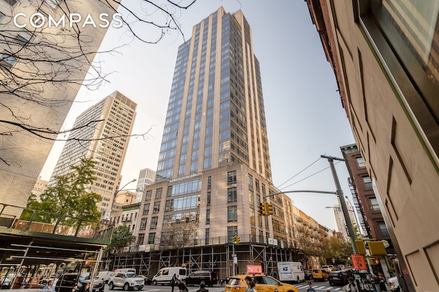 450 E 83rd St Unit 5F, New York City, NY 10028 - view of property featuring a view of city