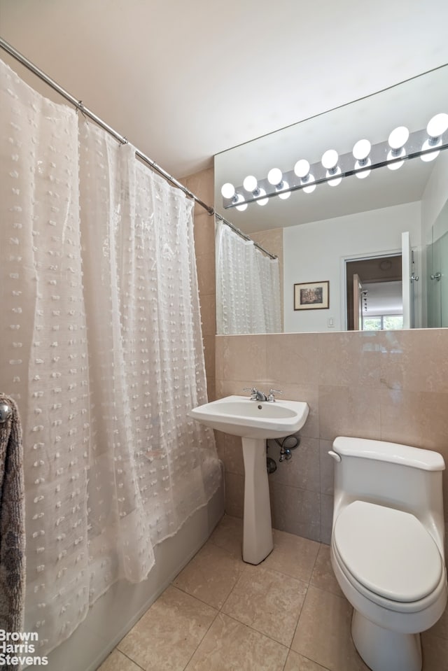 1050 5th Ave Unit 4D, New York City, NY 10028 - full bathroom with tile walls, shower / bath combination with curtain, and tile patterned floors