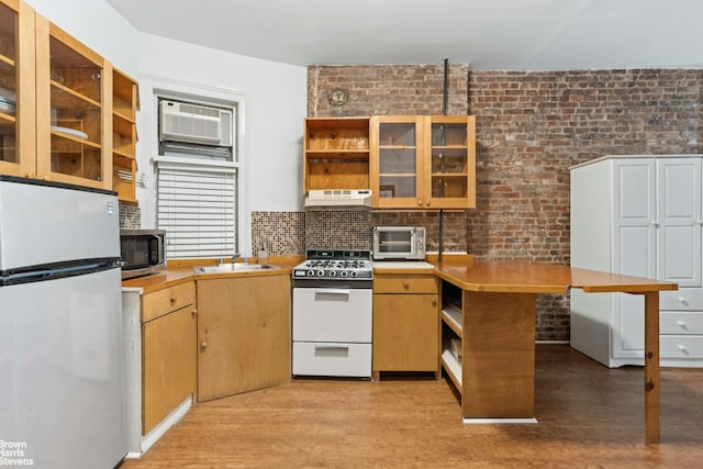 433 W 46th St Unit 1Rw, New York City, NY 10036 - kitchen with stainless steel appliances, open shelves, under cabinet range hood, light wood finished floors, and light countertops