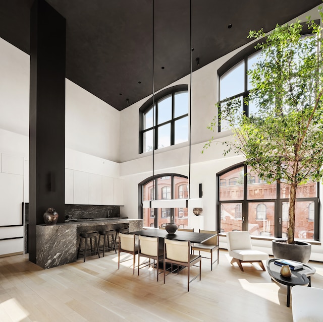 415 Washington St Unit 5A, New York City, NY 10013 - lobby with a towering ceiling