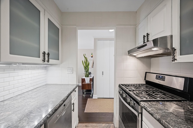 250 W 15th St Unit 6F, New York City, NY 10011 - kitchen featuring appliances with stainless steel finishes, under cabinet range hood, white cabinetry, and decorative backsplash