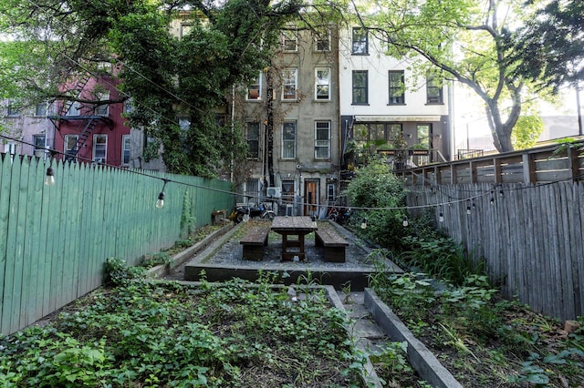 125 Washington Ave, New York City, NY 11205 - surrounding community featuring a fenced backyard
