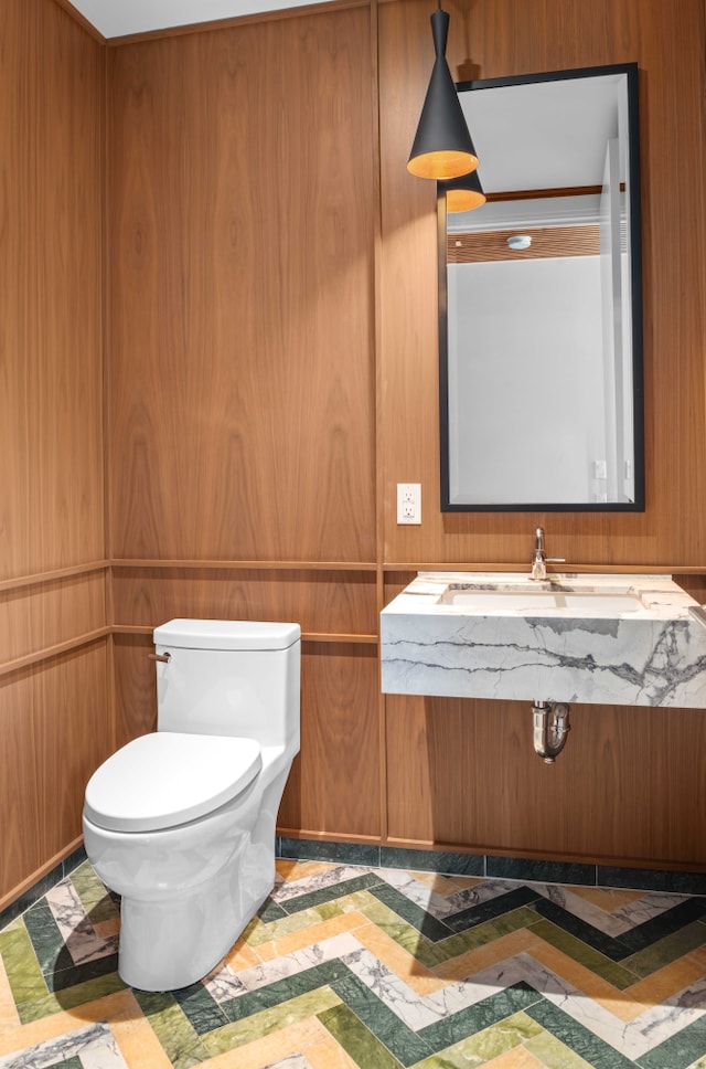 22-18 Jackson Ave Unit 208, New York City, NY 11101 - bathroom featuring toilet and a sink