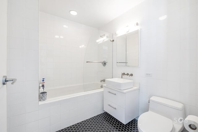 20 Broadway Unit 503, New York City, NY 11211 - living room featuring light wood-style flooring and recessed lighting