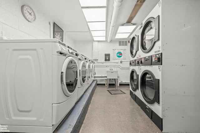 5425 Valles Ave Unit 5G, New York City, NY 10471 - shared laundry room featuring washer and dryer and stacked washer / dryer
