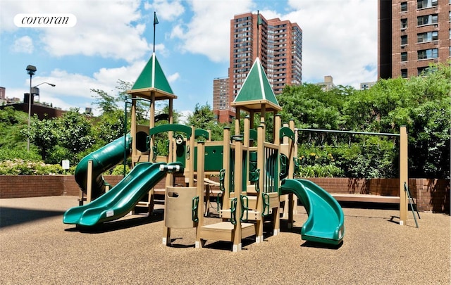 1641 3rd Ave Unit 8K, New York City, NY 10128 - view of communal playground