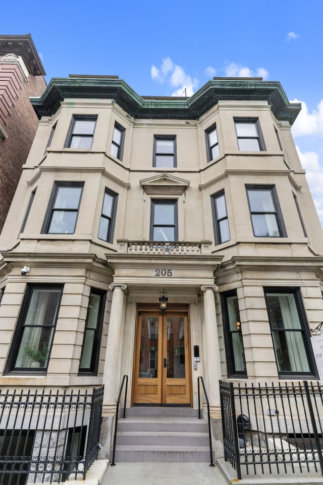 205 14th St Unit Th, New York City, NY 11215 - view of building exterior featuring a fenced front yard