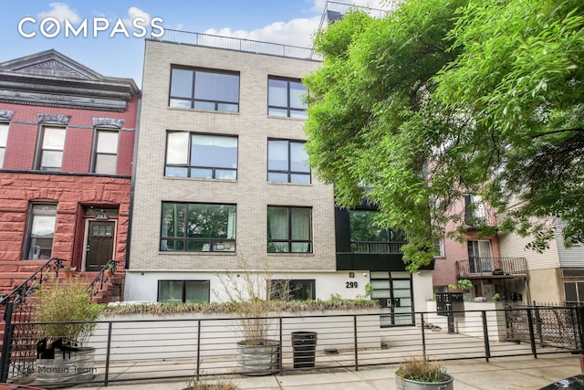 299 Van Buren St Unit 4C, New York City, NY 11221 - view of property featuring a fenced front yard