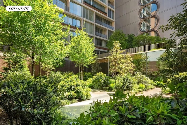 527 W 27th St Unit 3A, New York City, NY 10001 - view of home's community