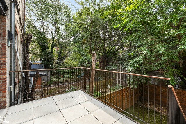 10 Hancock St, New York City, NY 11216 - view of balcony