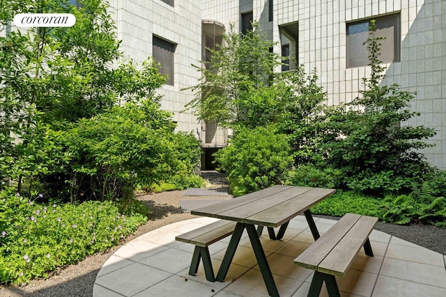450 Warren St Unit 2C, New York City, NY 11217 - view of property's community featuring a patio area and outdoor dining space