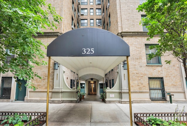 325 W 45th St Unit 312, New York City, NY 10036 - view of building exterior
