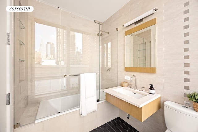 76 Madison Ave Unit Ph1, New York City, NY 10016 - full bathroom with tile walls and tiled shower / bath combo