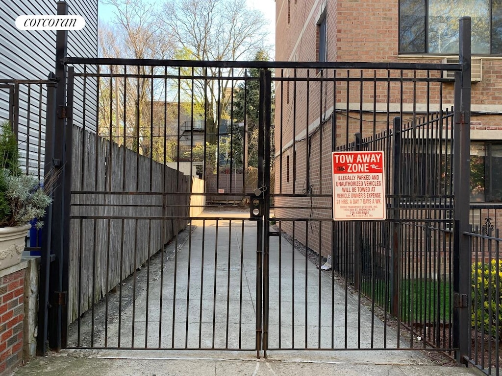 468 17th St Unit Pk6, New York City, NY 11215 - view of gate