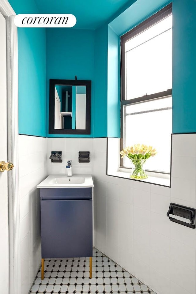 454 15th St Unit 4L, New York City, NY 11215 - bathroom featuring tile walls and vanity