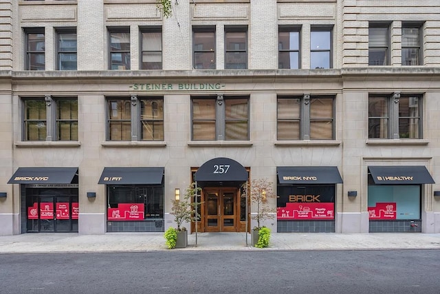 257 W 17th St Unit 2B, New York City, NY 10011 - view of building exterior