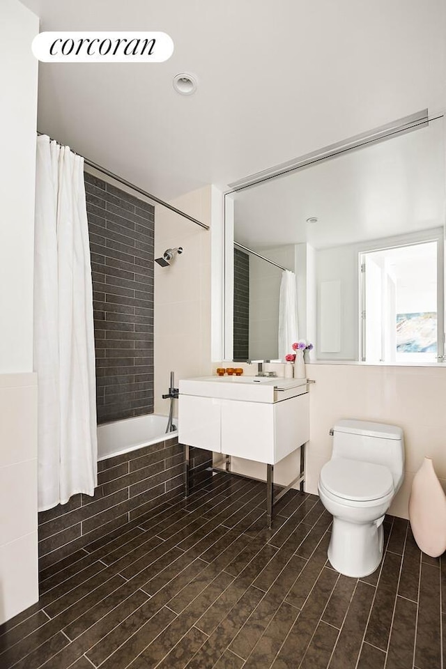 388 Bridge St Unit 35Ab, New York City, NY 11201 - full bath with tiled shower / bath combo and vanity