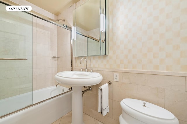 28 E 70th St Unit Ph1, New York City, NY 10021 - full bath featuring combined bath / shower with glass door, wallpapered walls, wainscoting, and tile walls