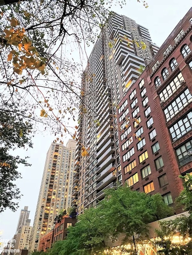 515 E 72nd St Unit 5F, New York City, NY 10021 - view of property with a view of city