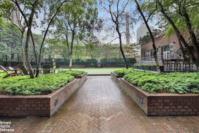 515 E 72nd St Unit 5F, New York City, NY 10021 - view of property's community with a game area