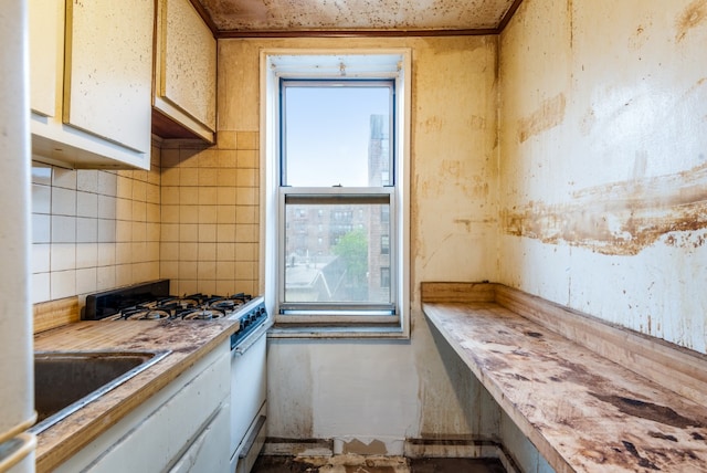 67-30 Clyde St Unit 5R, New York City, NY 11375 - kitchen featuring white range with gas cooktop, backsplash, and light countertops