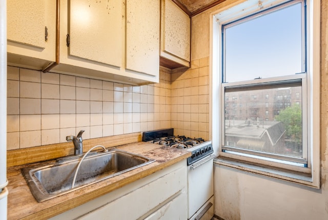 67-30 Clyde St Unit 5R, New York City, NY 11375 - kitchen featuring white gas range, decorative backsplash, and light countertops