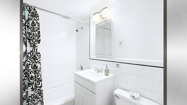 1628 2nd Ave Unit 2B, New York City, NY 10028 - bathroom with vanity and shower / bath combination with curtain