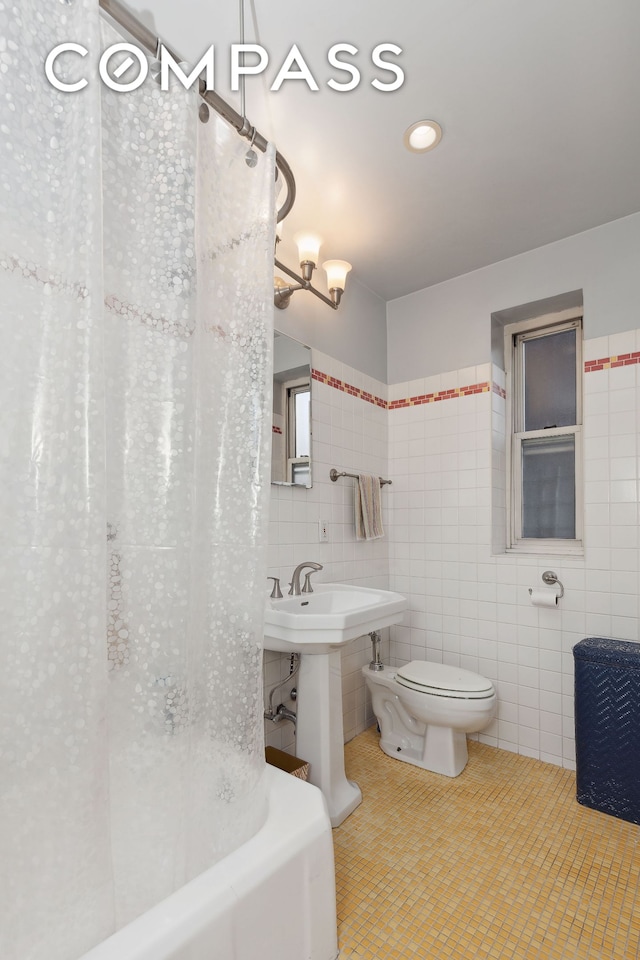 525 E 89th St Unit 4Hj, New York City, NY 10128 - full bath with tile walls and shower / bath combo