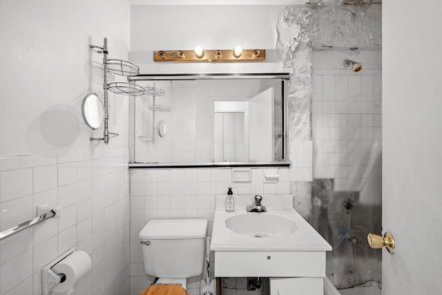 7 E 14th St Unit 923, New York City, NY 10003 - bathroom featuring tile walls and vanity