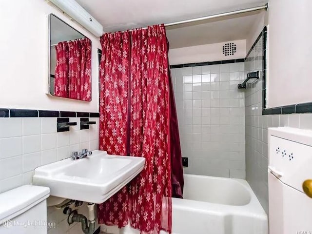 2727 Palisade Ave Unit 4L, New York City, NY 10463 - bathroom with tile walls and shower / bathtub combination with curtain