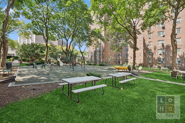 500 Grand St Cga, Unit Cga, New York City, NY 10002 - view of property's community featuring a yard